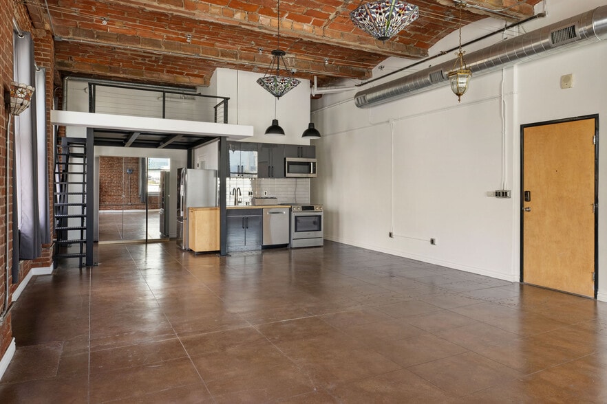 More Photos Of 215 W 7th St, Los Angeles Apartments For Sale