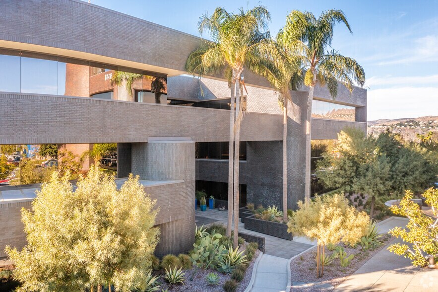 More Photos Of 8101 E Kaiser Blvd, Anaheim Office For Lease