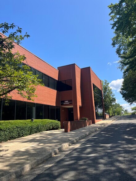 More Photos Of 1985 Isaac Newton Sq, Reston Office For Lease