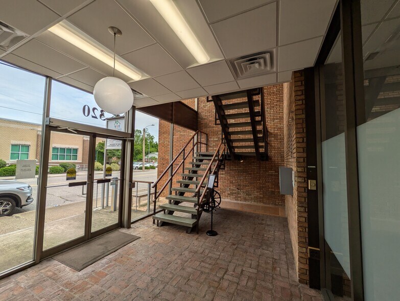 More Photos Of 320 E Broadway, Hopewell Office For Lease