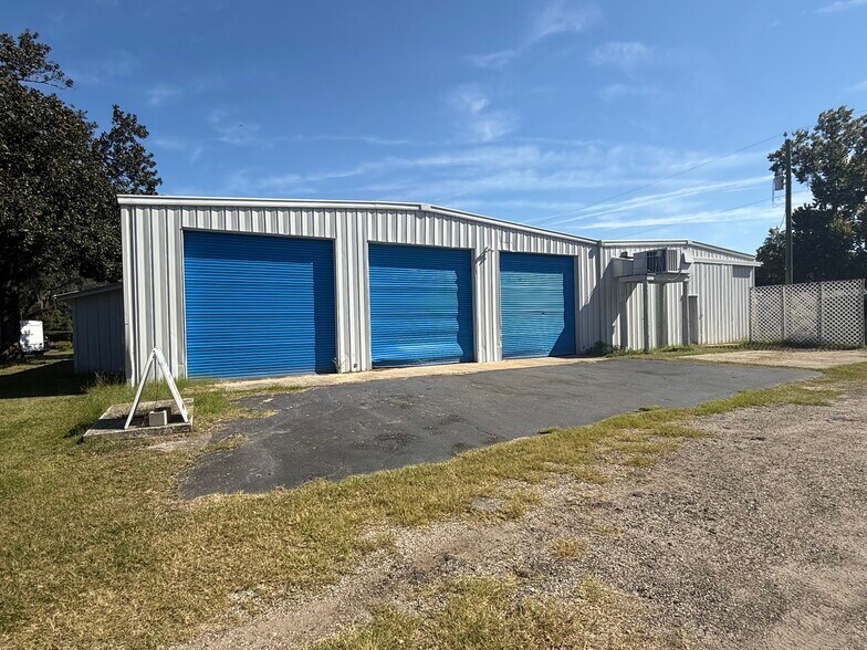 More Photos Of 6401 W Tennessee St, Tallahassee Warehouse For Lease