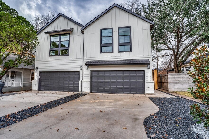 Primary Photo Of 421/423 Wayne, Dallas Apartments For Sale