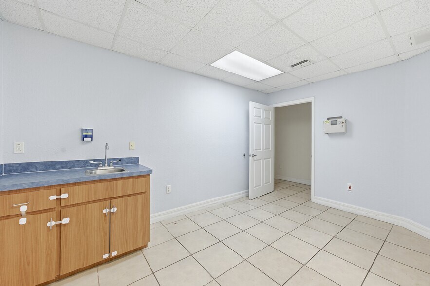 More Photos Of 11151 Spring Hill Dr, Spring Hill Medical For Sale