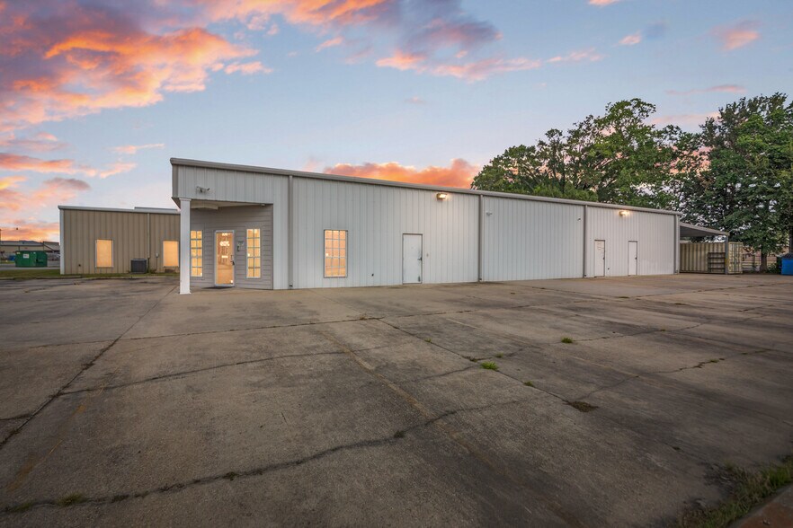 More Photos Of 106 Abigayles Row, Scott Warehouse For Sale