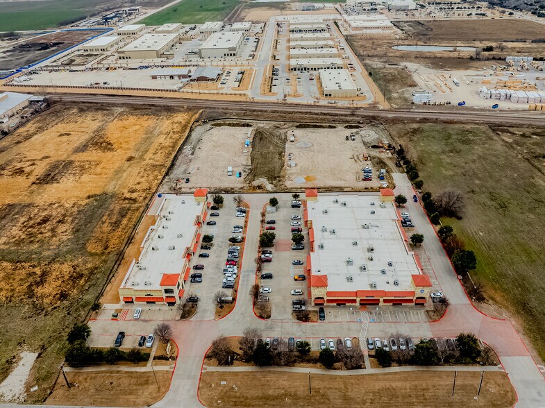 More Photos Of 860 Coleman St, Prosper Light Distribution For Lease