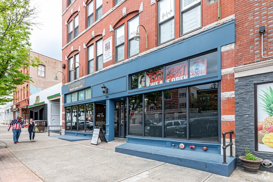 More Photos Of 484 Main St, Middletown Apartments For Lease