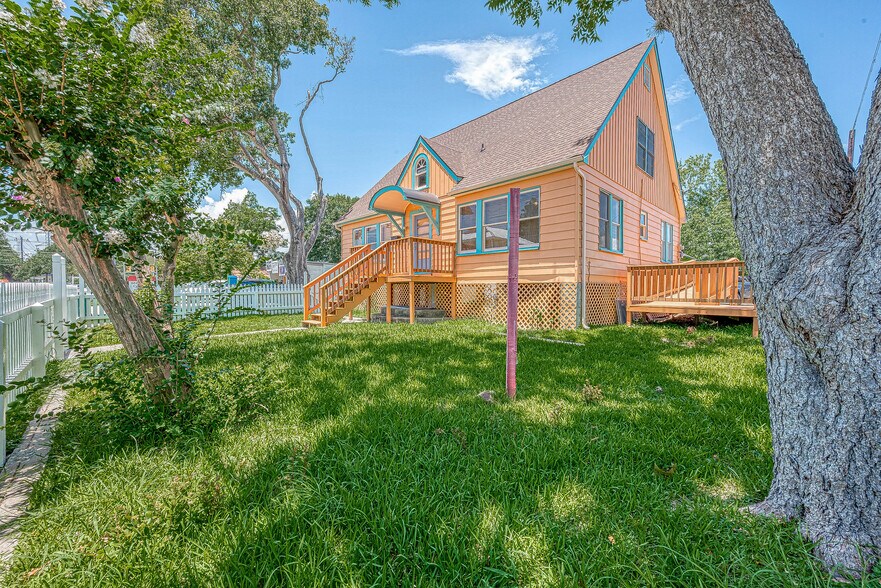 Primary Photo Of 1502 Main St, Seabrook Office Residential For Lease