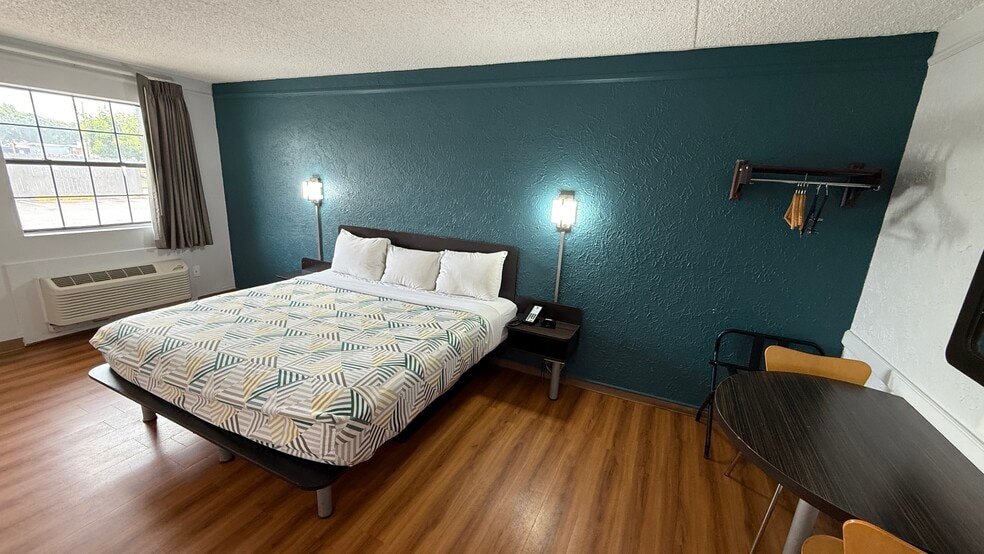 More Photos Of 220 I-10, Beaumont Hotel For Sale