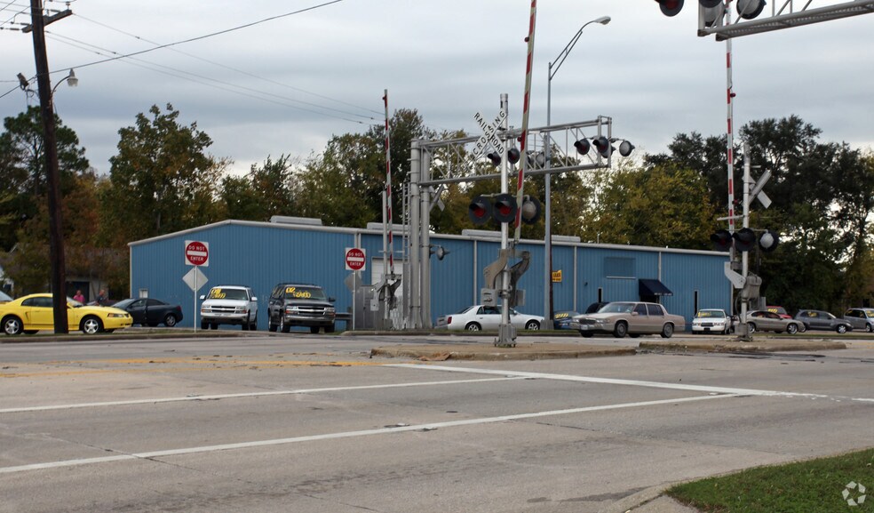 More Photos Of 980 N M L King Jr Pky, Beaumont Warehouse For Lease