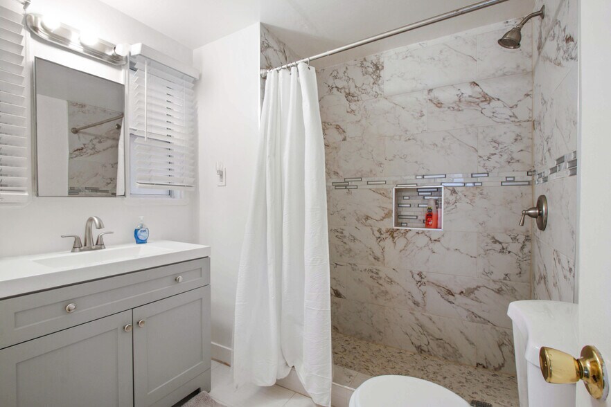 More Photos Of 111 Bay Shore Ave, Long Beach Apartments For Sale