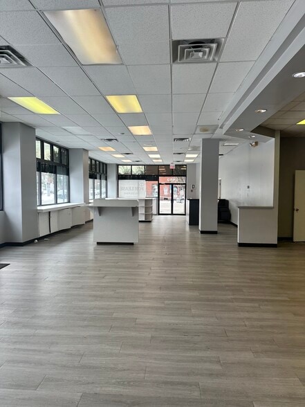 More Photos Of 1452 4th Ave, Huntington General Retail For Lease