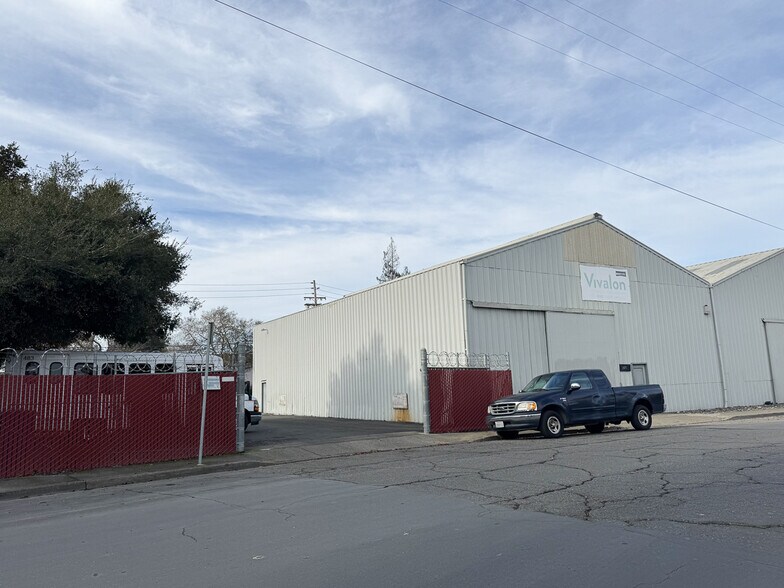 More Photos Of 1071 Maxwell Dr, Santa Rosa Industrial For Lease