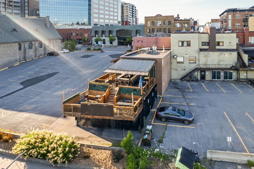 More Photos Of 70 Prom Du Portage, Gatineau Restaurant For Lease