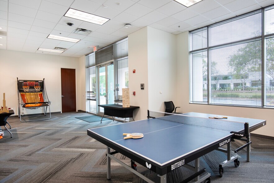 More Photos Of 70 S Keller Rd, Orlando Office For Sale