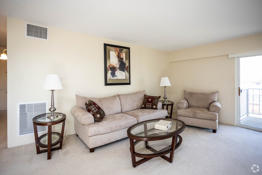 More Photos Of 2100 E High St, Springfield Apartments For Lease