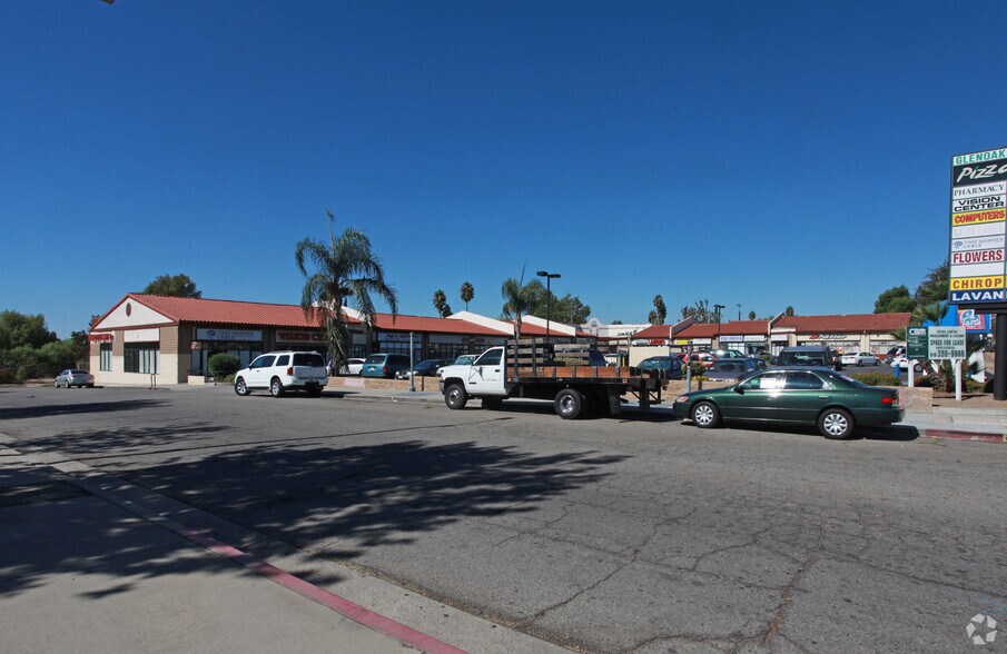 More Photos Of 12737 Glenoaks Blvd, Sylmar Storefront For Lease