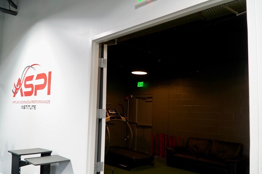 More Photos Of 5850 W Cypress St, Tampa Office For Lease