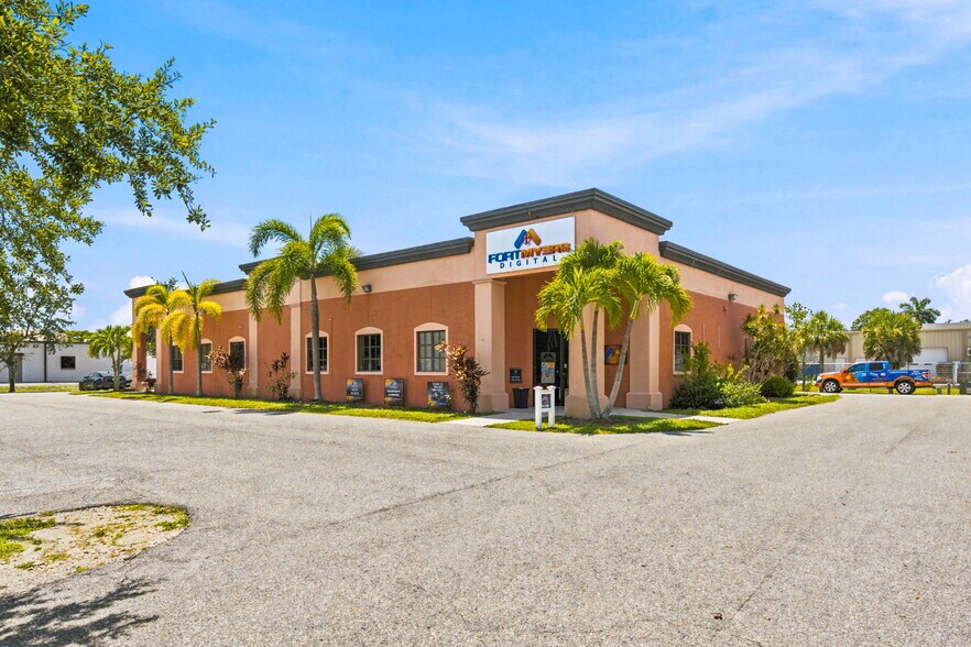 More Photos Of 6391 Corporate Park Cir, Fort Myers Research And Development For Sale