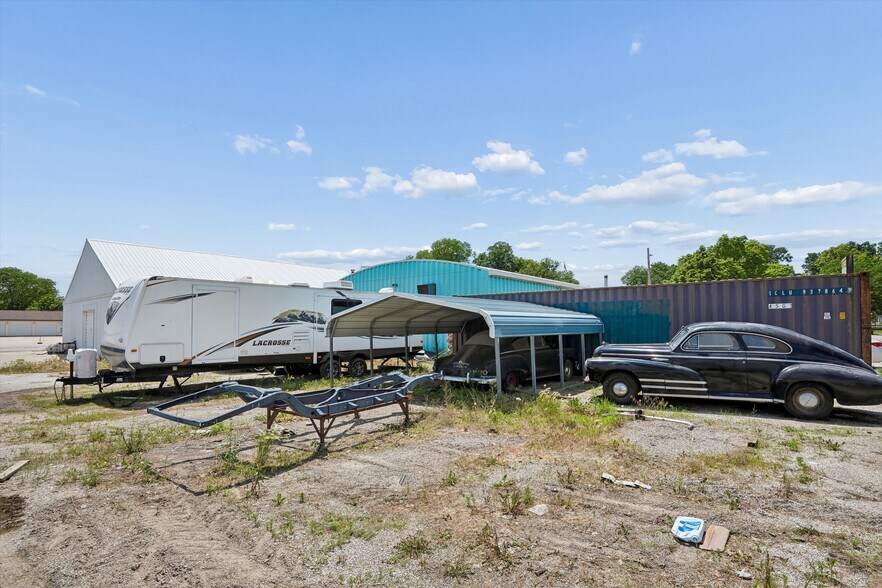 More Photos Of 215 S Division St, Stuart Warehouse For Sale