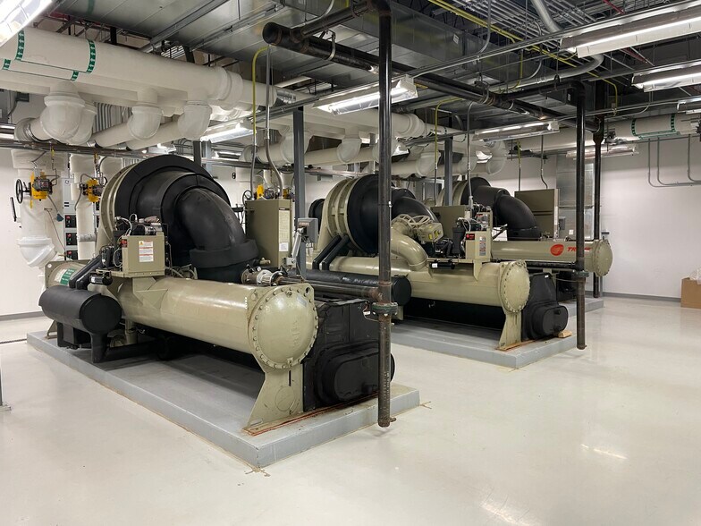 More Photos Of 1706 Governor Rd, Marshalltown Office For Sale