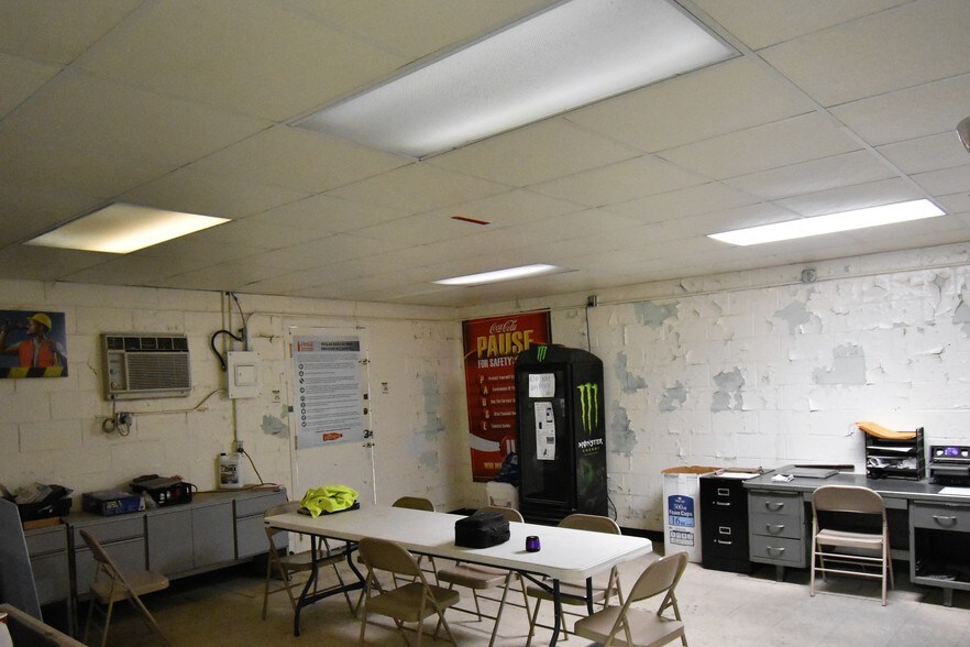 More Photos Of 2305 W Highway 90, Alpine Warehouse For Sale