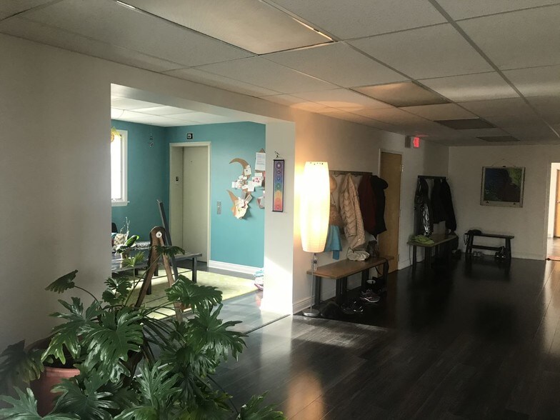 More Photos Of 3708 Freemansburg Ave, Bethlehem Storefront Retail Office For Sale