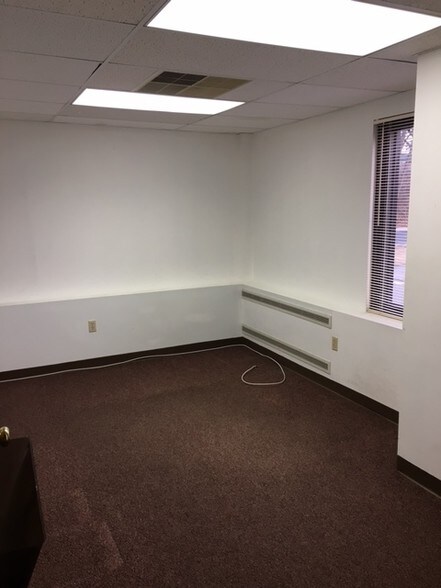 More Photos Of 860 Broad St, Emmaus Light Manufacturing For Lease