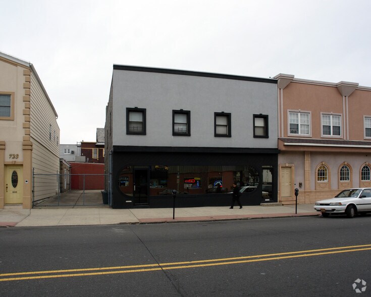More Photos Of 725-727 Broadway, Bayonne Office For Sale