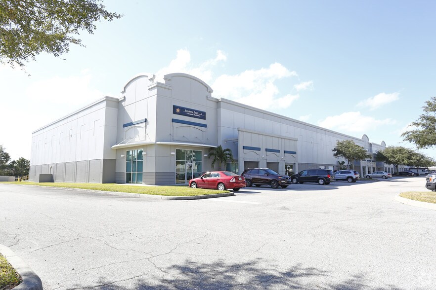 More Photos Of 7245 16th St E, Sarasota Warehouse For Lease