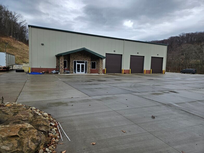 More Photos Of 104 Douglas Rd, Sewickley Light Distribution For Sale