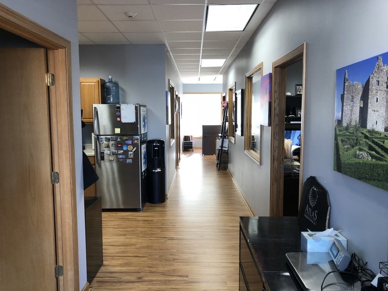 More Photos Of 820 E Terra Cotta Ave, Crystal Lake Office For Sale