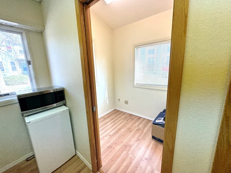 More Photos Of 1118 S Park St, Madison Office For Lease