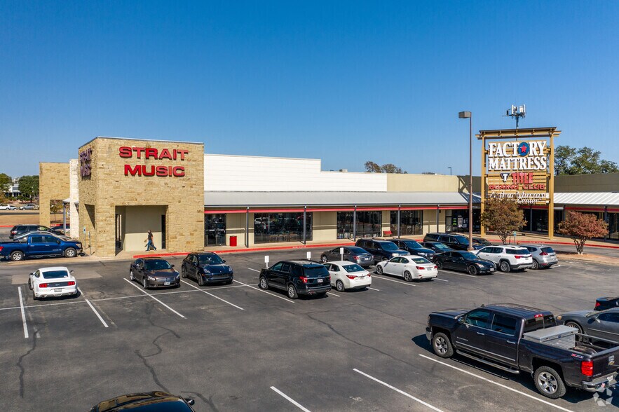 More Photos Of 13945 Research Blvd, Austin Unknown For Lease