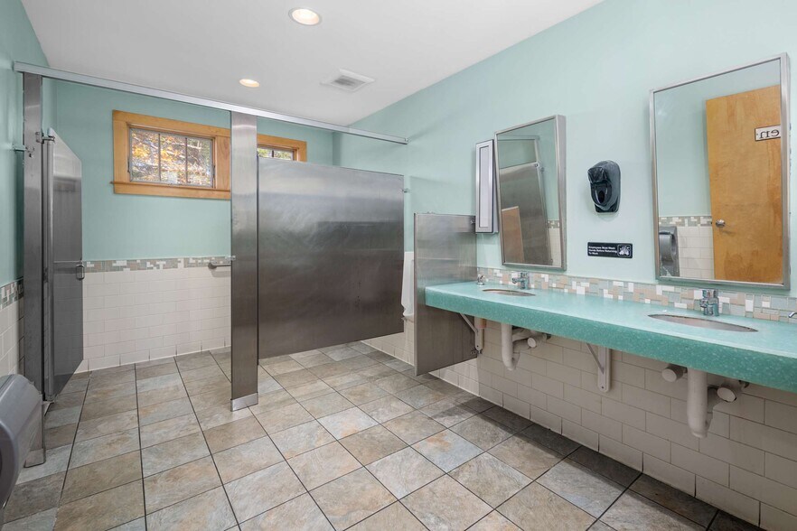 More Photos Of 57-59 State Rd, Kittery Medical For Sale