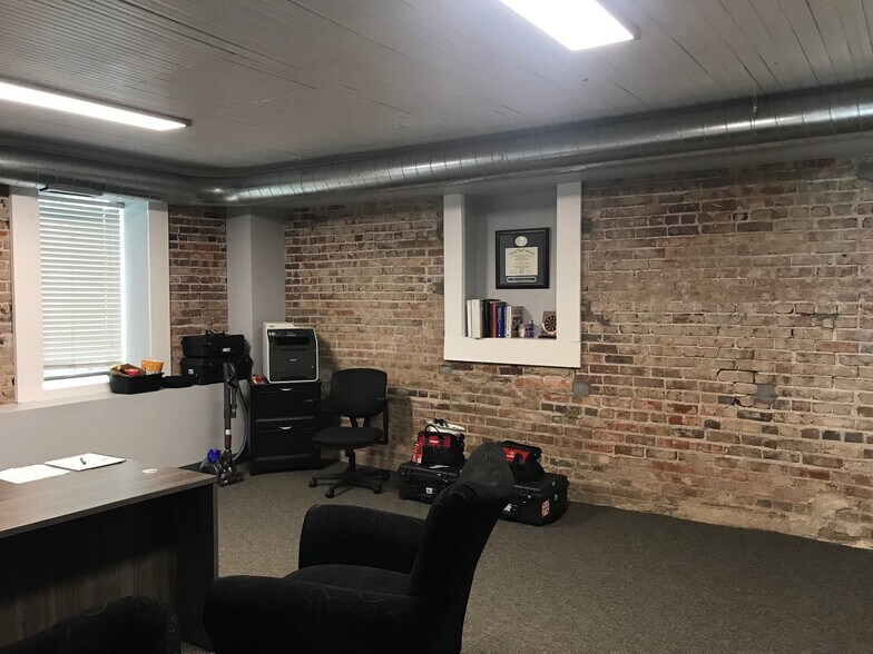 More Photos Of 8001 Conser St, Overland Park Office For Lease