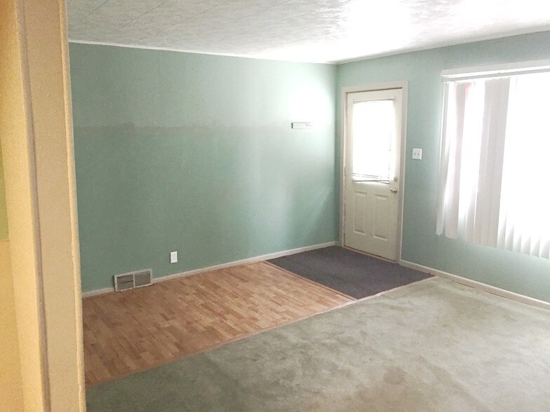 More Photos Of 131 Hobbs Ave, Joliet Apartments For Sale