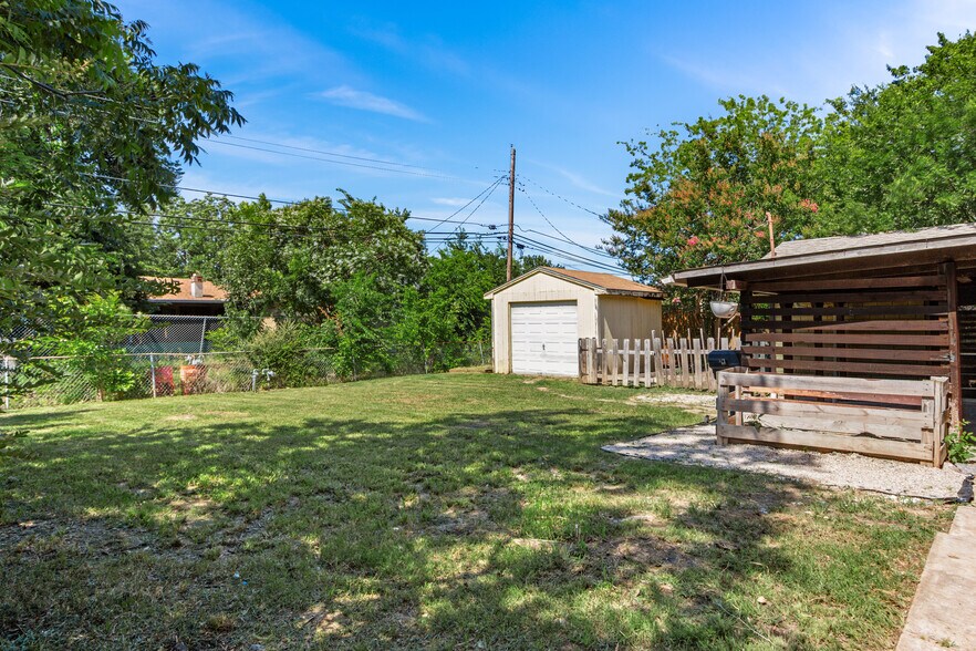 More Photos Of 215 Jasanda Way, Mesquite Specialty For Sale