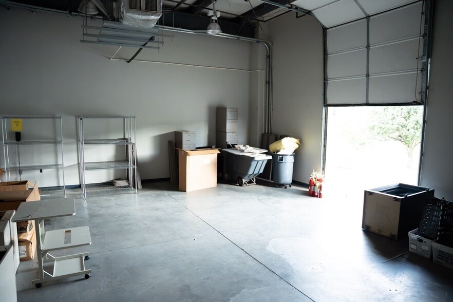 More Photos Of 3429 Regal Dr, Alcoa Office For Sale