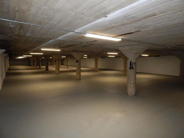 More Photos Of 327 S Fir St, Medford Warehouse For Sale