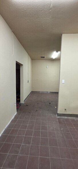More Photos Of 15411 Village Dr, Victorville General Retail For Lease
