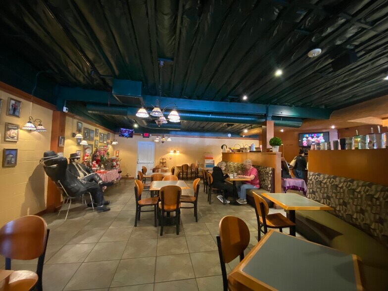 More Photos Of 3504 Highway 365, Nederland General Retail For Lease