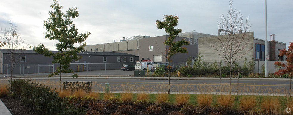 More Photos Of 556 Murlark Ave NW, Salem Manufacturing For Sale