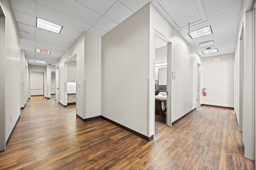 More Photos Of 105 River Oaks Dr, Southlake Medical For Sale