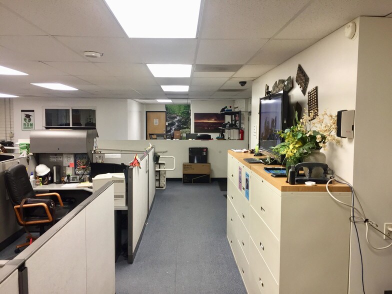 More Photos Of 1051 E Wardlow Rd, Long Beach Office For Lease