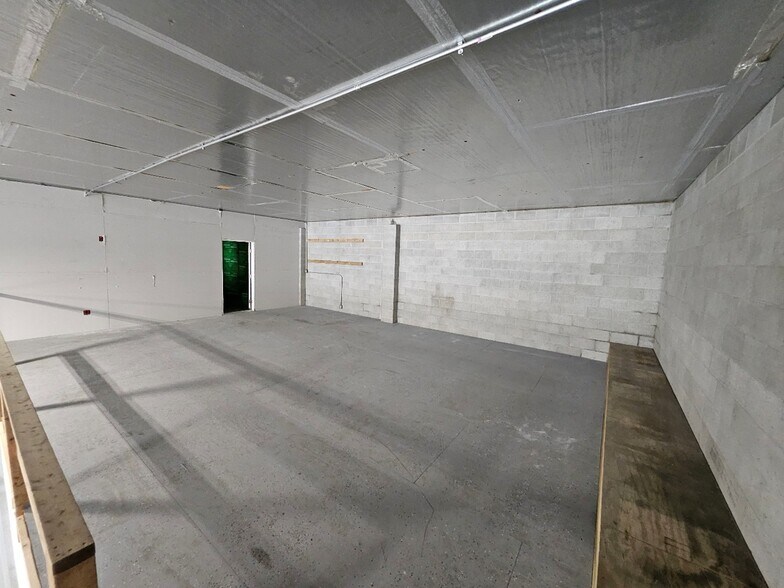 More Photos Of 17329 148th Ave, Spring Lake Self Storage For Lease