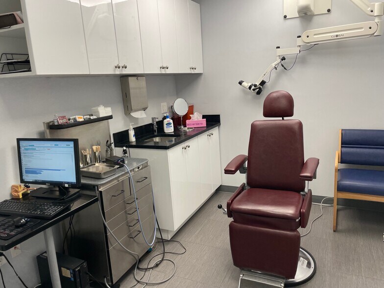 More Photos Of 38-08 Union St, Flushing Office Residential For Lease