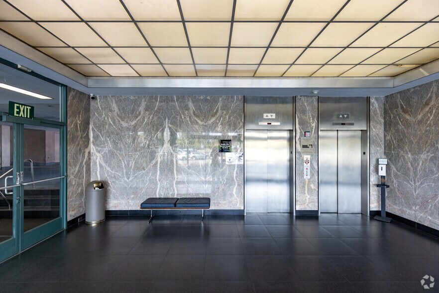 More Photos Of 12840 Riverside Dr, Valley Village Medical For Lease