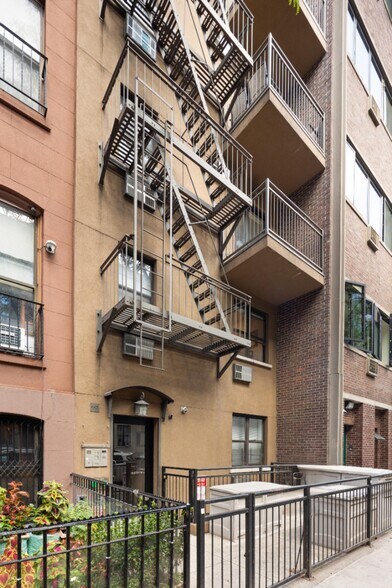 Primary Photo Of 447 W 47th St, New York Apartments For Sale