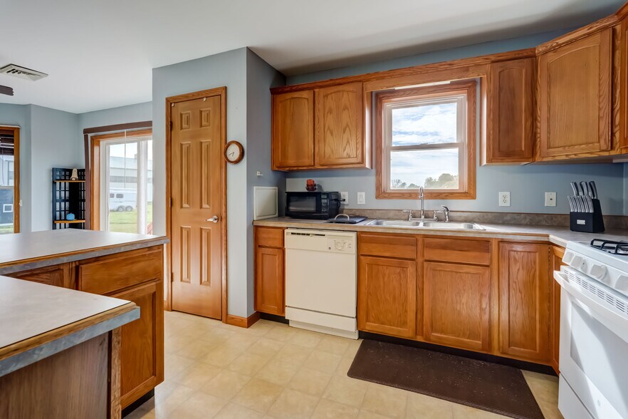 More Photos Of 1262 Fitzpatrick Rd, Auburn Specialty For Sale