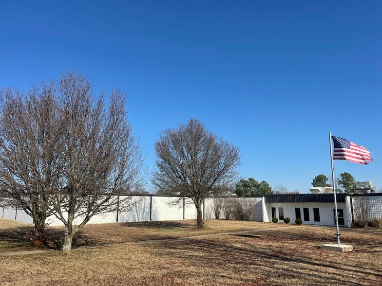 Primary Photo Of 113 W South St, Lincoln Warehouse For Lease
